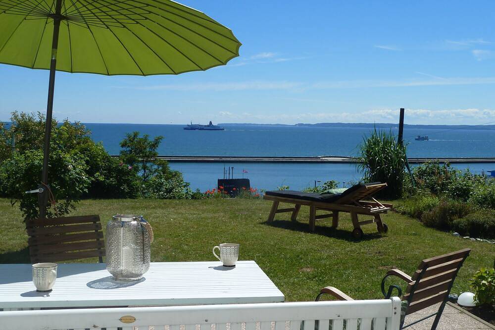 Leuchtturmblick auf Rügen, Panoramasicht auf Hafen+Ostsee, unverbaute Aussichten in Sassnitz, Nationalpark Jasmund
