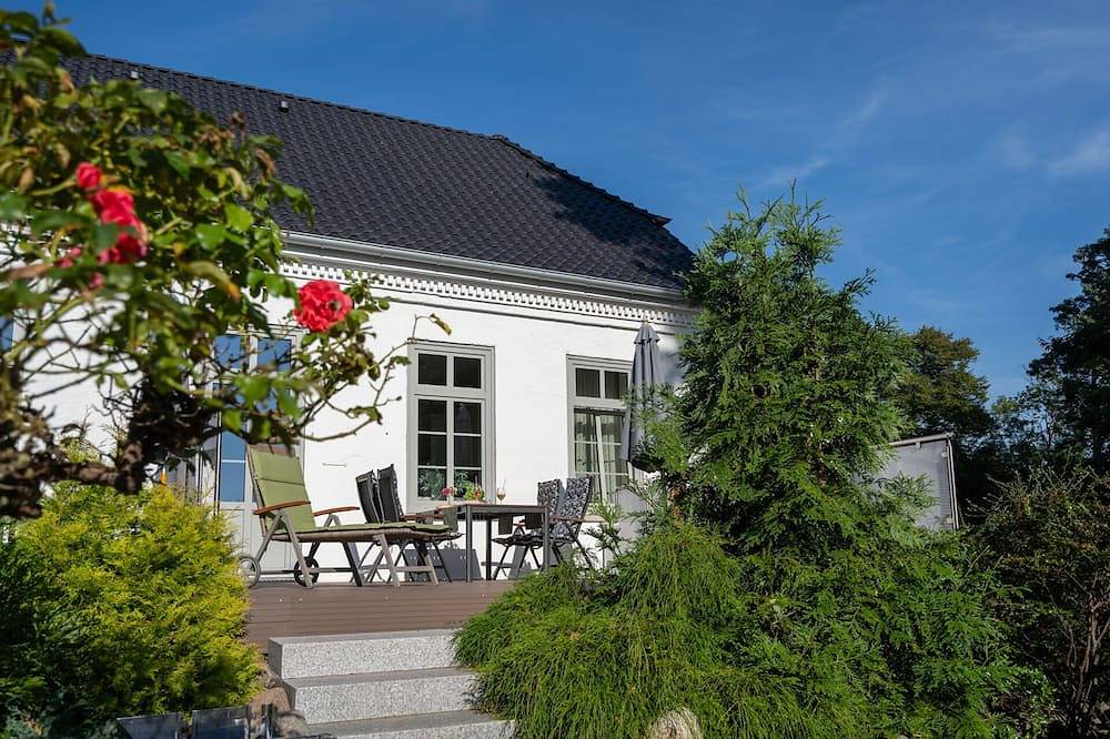 Ganze Wohnung, Neue Ferienwohnung im Herrenhaus, 72qm, exklusiv, Wlan frei, ruhig und zentral. in Vitzdorf, Fehmarn
