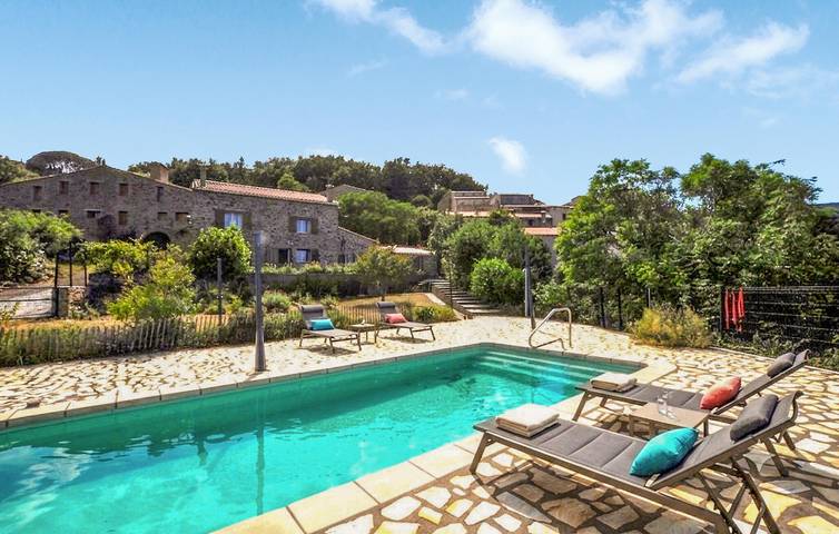 Location de vacances pour 12 personnes à Taulis