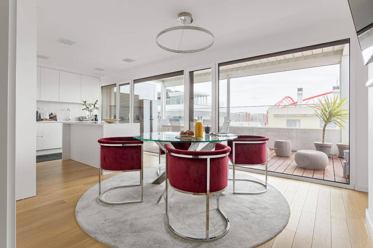 Apartamento inteiro, Modern 3Br with Terrace in Benfica by Host For Us in Lisboa, Costa de Lisboa