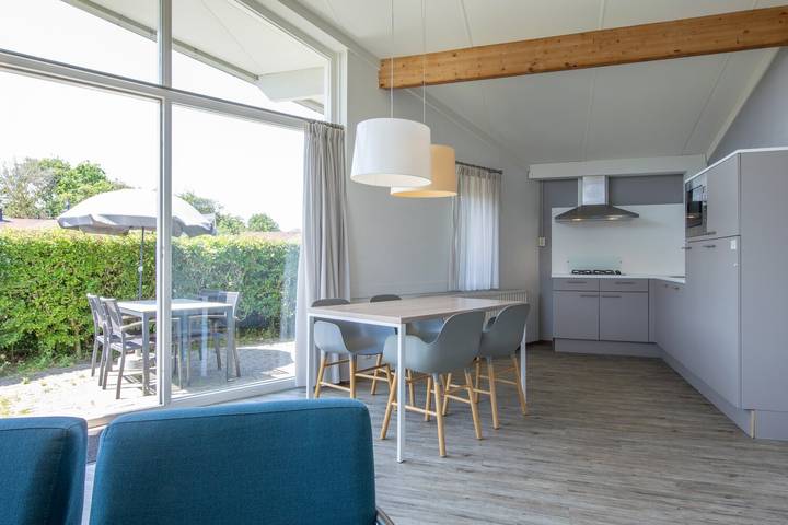 Bungalow für 4 Personen, mit Balkon/Terrasse und Terrasse sowie Garten