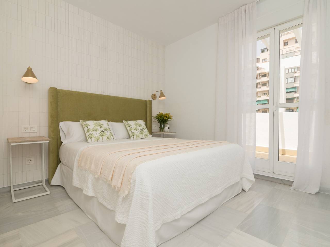 Top-Floor Apartment Elegance in Carihuela, Torremolinos with Pool and Terrace, foto 6