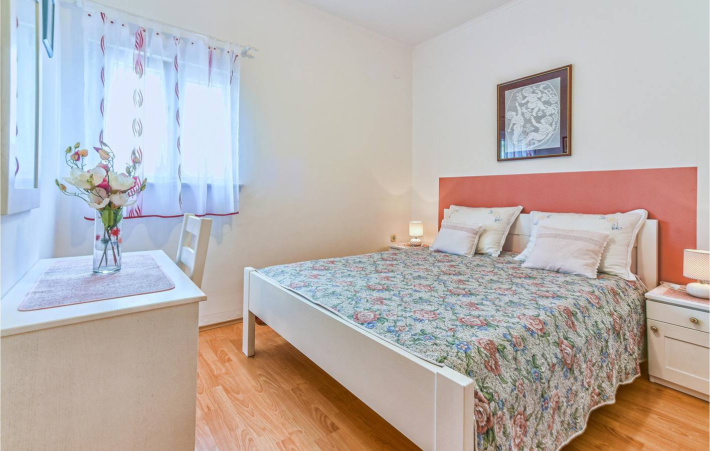 Appartement de vacances entier, Charmant appartement avec vue sur la mer, terrasse et barbecue, à 1,5 km de la plage in Kustići, Pag