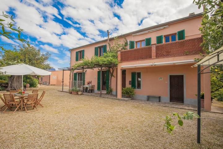Agriturismo per 10 persone, con giardino e panorama, con animali domestici sull' Isola d'Elba