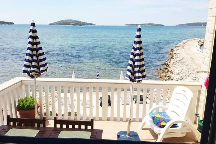 Ganze Wohnung, Apartment Grivicic A1 mit Meerblick auf der Insel Krapanj in Krapanj, Krapanj (Kroatische Adria)
