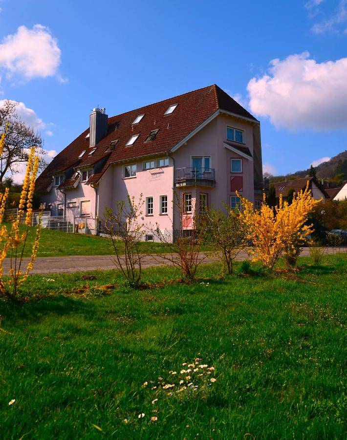 Castell Hotel & Restaurant in Leinsweiler, Trifelsland