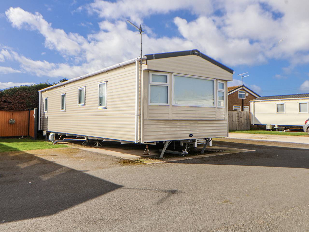 The Beachside Hideout - St Michaels and Browns Caravan Park in Towyn, Conwy und Umgebung