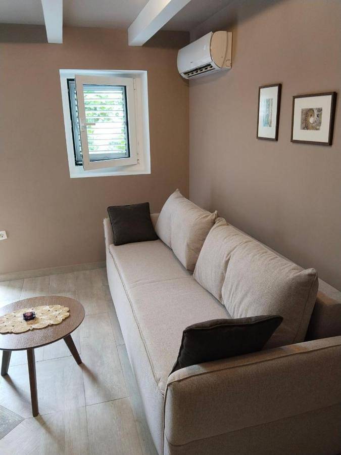 Ferienwohnung für 2 Personen, mit Garten und Ausblick, mit Haustier in Budva