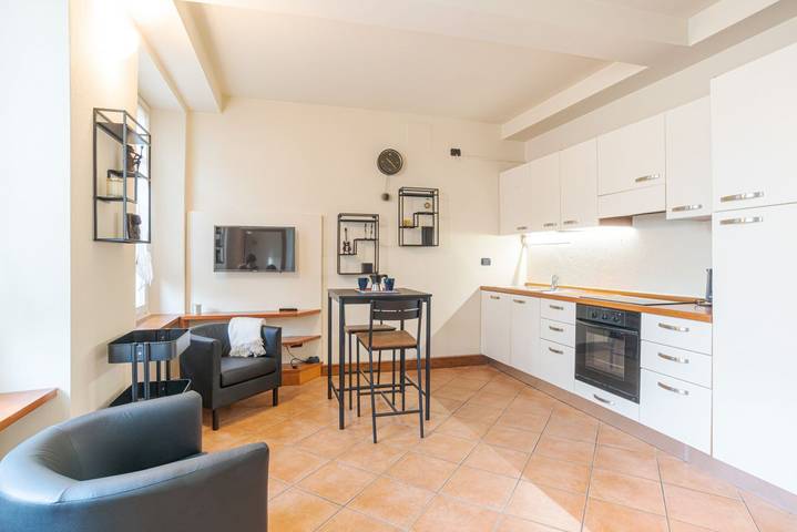 Ganze Wohnung, Ferienwohnung für 2 Personen mit Balkon/Terrasse in Como, Comer See