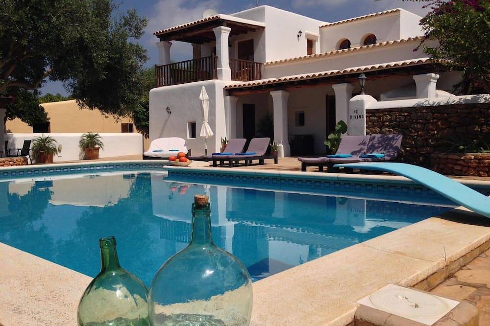 Renoviertes Ferienhaus in Sant Carles De Peralta mit Eigenem Pool in Sant Carles de Peralta, Santa Eulària des Riu