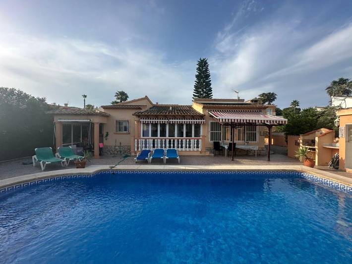 Chalet para 8 personas, con piscina además de jardín y vistas - 1