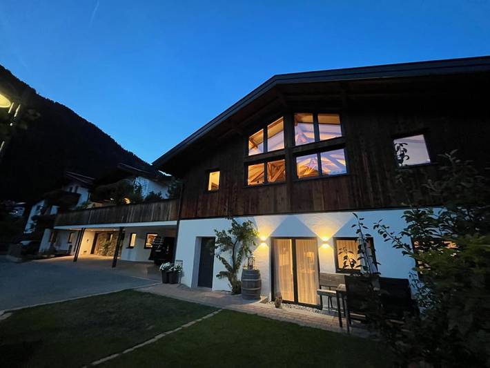 Ferienwohnung für 4 Personen, mit Terrasse und Garten sowie Ausblick in Kaunertal