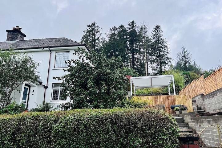 Glamping for 6 people, with garden, with pets in Brecon Beacons