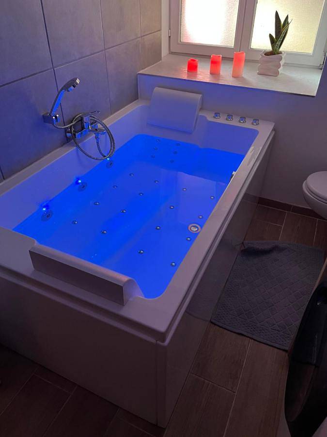 Ferienwohnung für 2 Personen, mit Whirlpool und Terrasse in Lautenbach