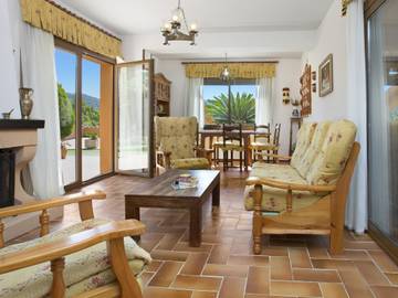 Villa for 10 Guests in Lloret de Mar, Girona Province, Picture 3