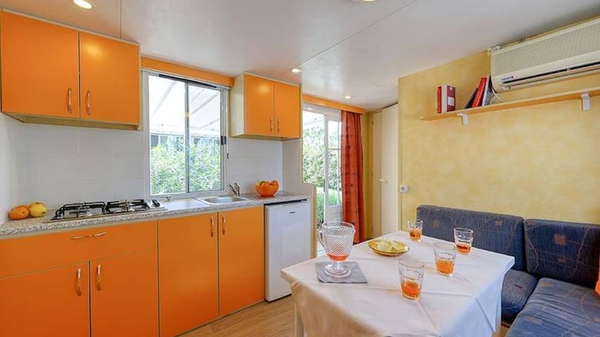 Camping car pour 4 personnes, avec terrasse et piscine à Peschiera del Garda - 4