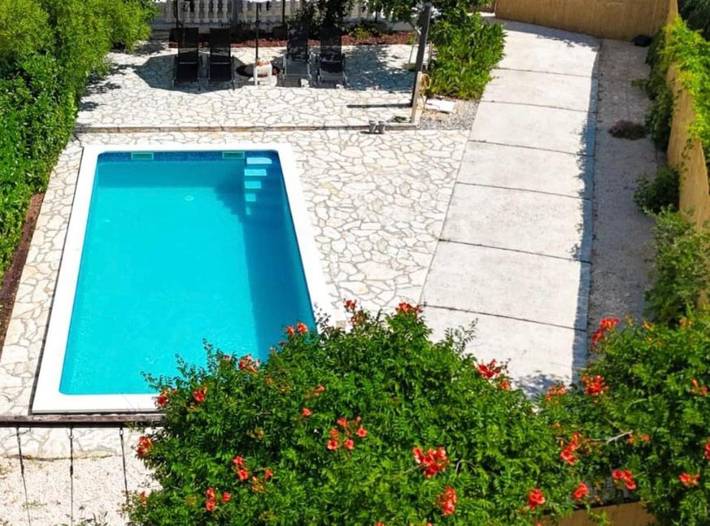 Ferienhaus für 6 Personen, mit Pool und Terrasse