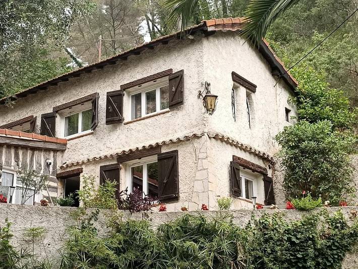 Location de vacances pour 5 personnes, avec vue et jardin à Tourrette-Levens - 2