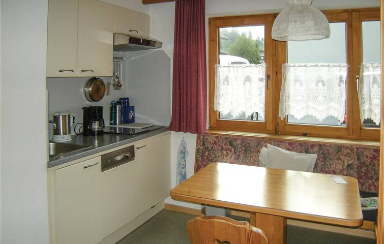 Ganze Ferienwohnung, Terrassenwohnung mit Parkplatz und Internet in der Nähe von Skigebieten und Restaurants in Nauderer Berge, Nauders