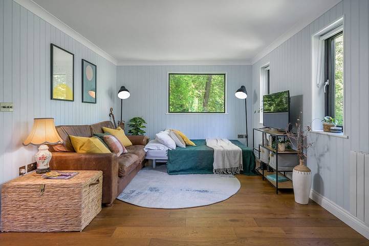 Guest Cabin in the Hampshire Woods in South Downs