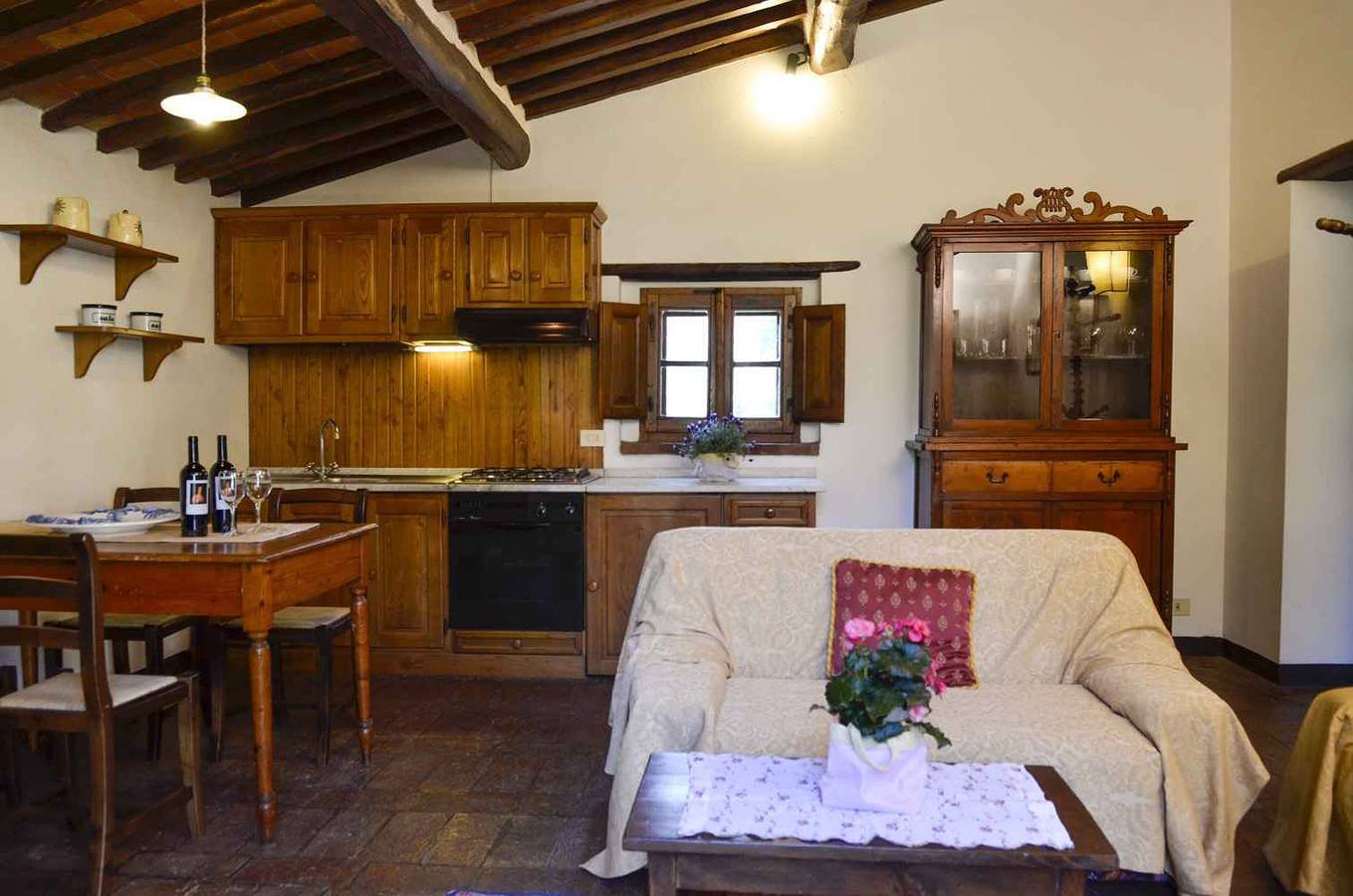 Geheel vakantieappartement, Vakantiewoning met buitenzwembad en Wifi  in Cegliolo, Provincie Arezzo