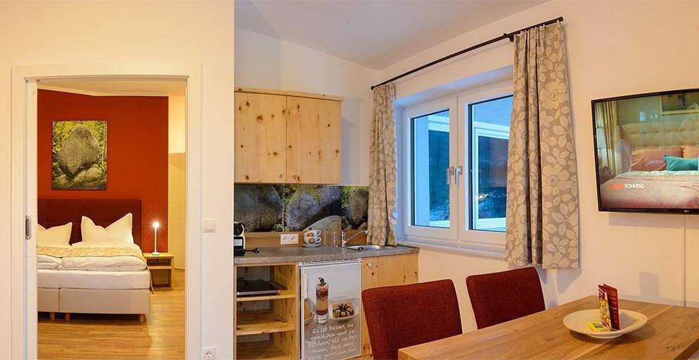 Ganze Ferienwohnung, Wirtshausbrennerei Krenn - Einzelzimmer Obst ausgestattet mit Naturholzmöbeln in Yspertal, Waldviertel