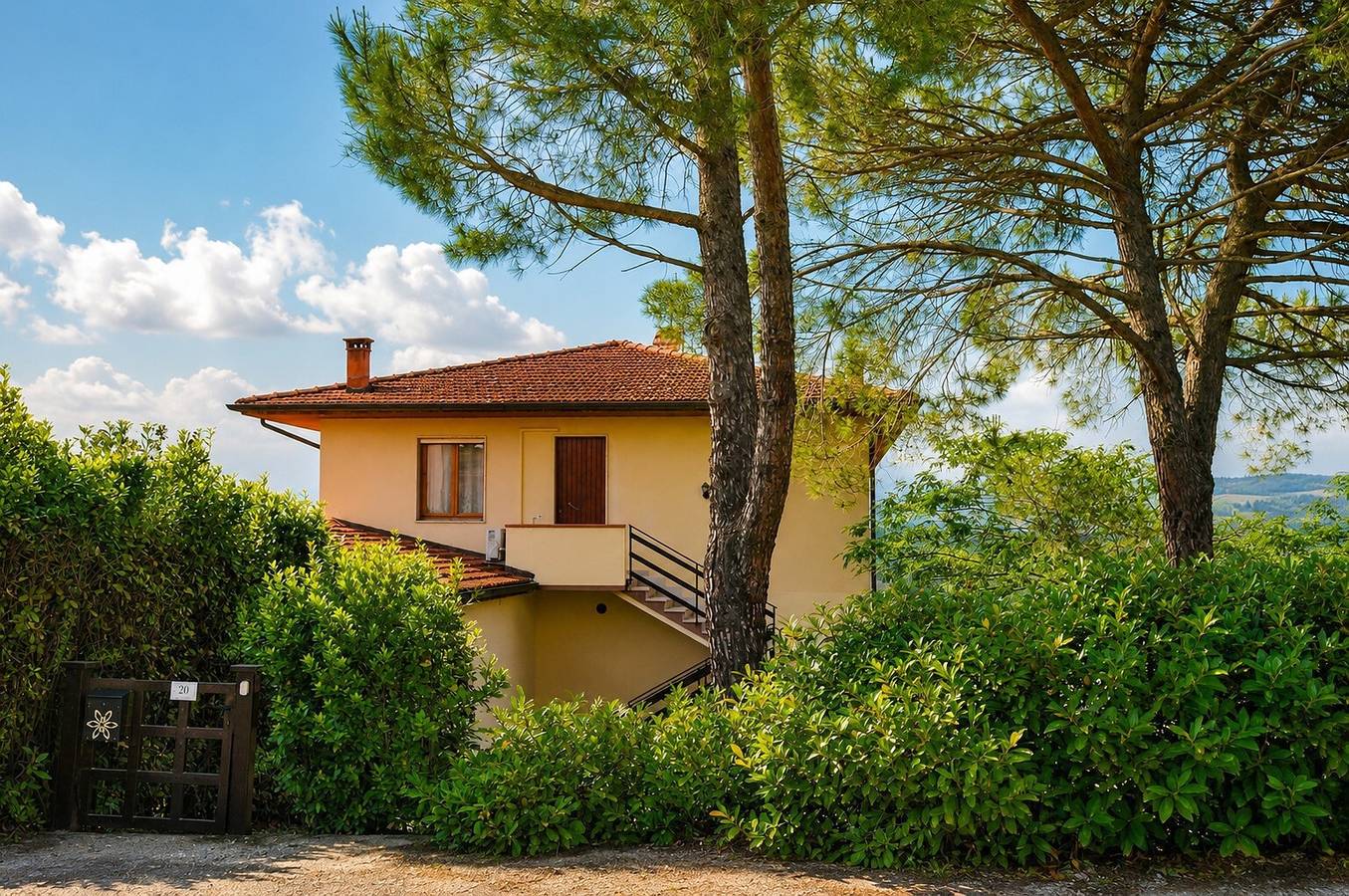 La Casa dei Pini – Terrasse mit Blick auf die Hügel in Peccioli, Pisa Provinz