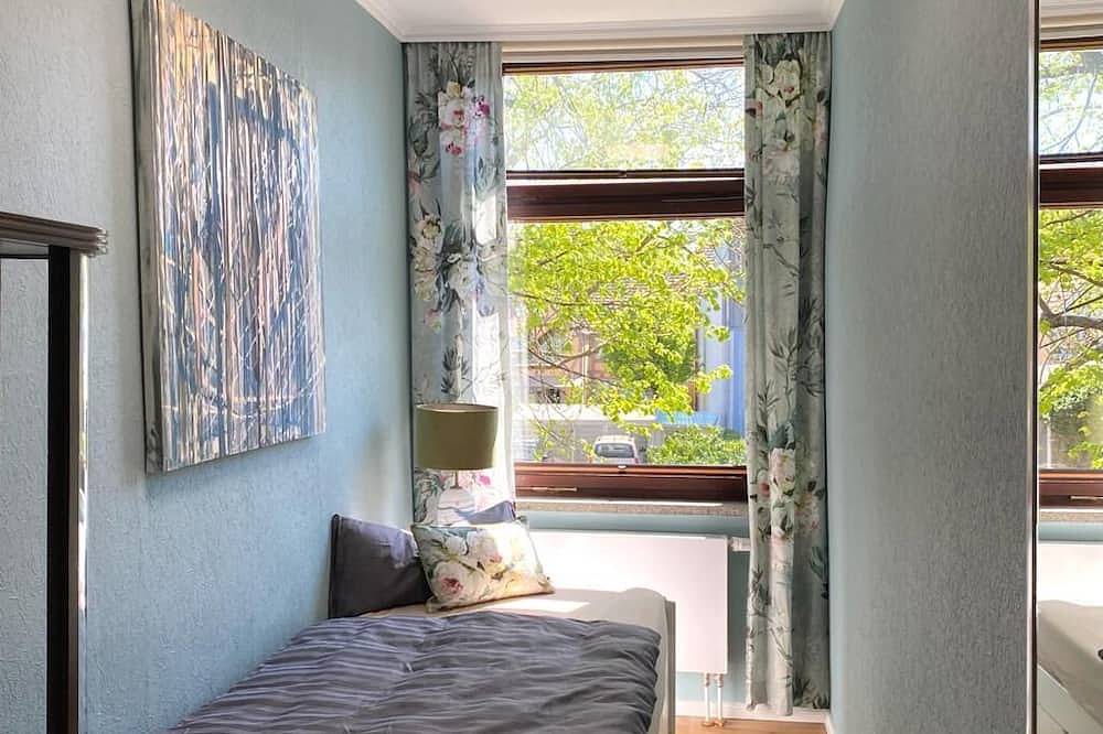 Ganze Wohnung, Direkt Stadtmitte, 95qm liebevolle Fewo/1Og mit großer Südterrasse, 900m zum See in Tollensesee, Neubrandenburg