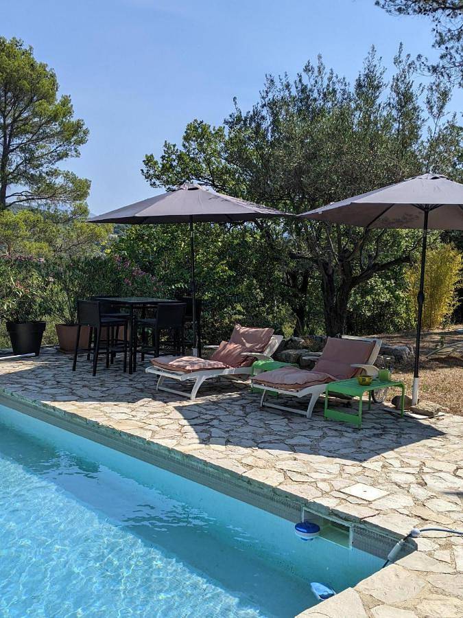 Chambre d’hôte pour 6 personnes, avec Terrasse et Jardin ainsi que Piscine et Vue à Seillans