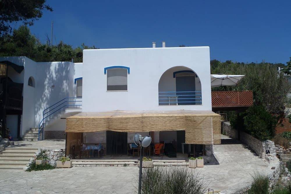 Ganze Wohnung, Salento Dreizimmerwohnung in einer Villa am Meer in Marina Serra, Tricase