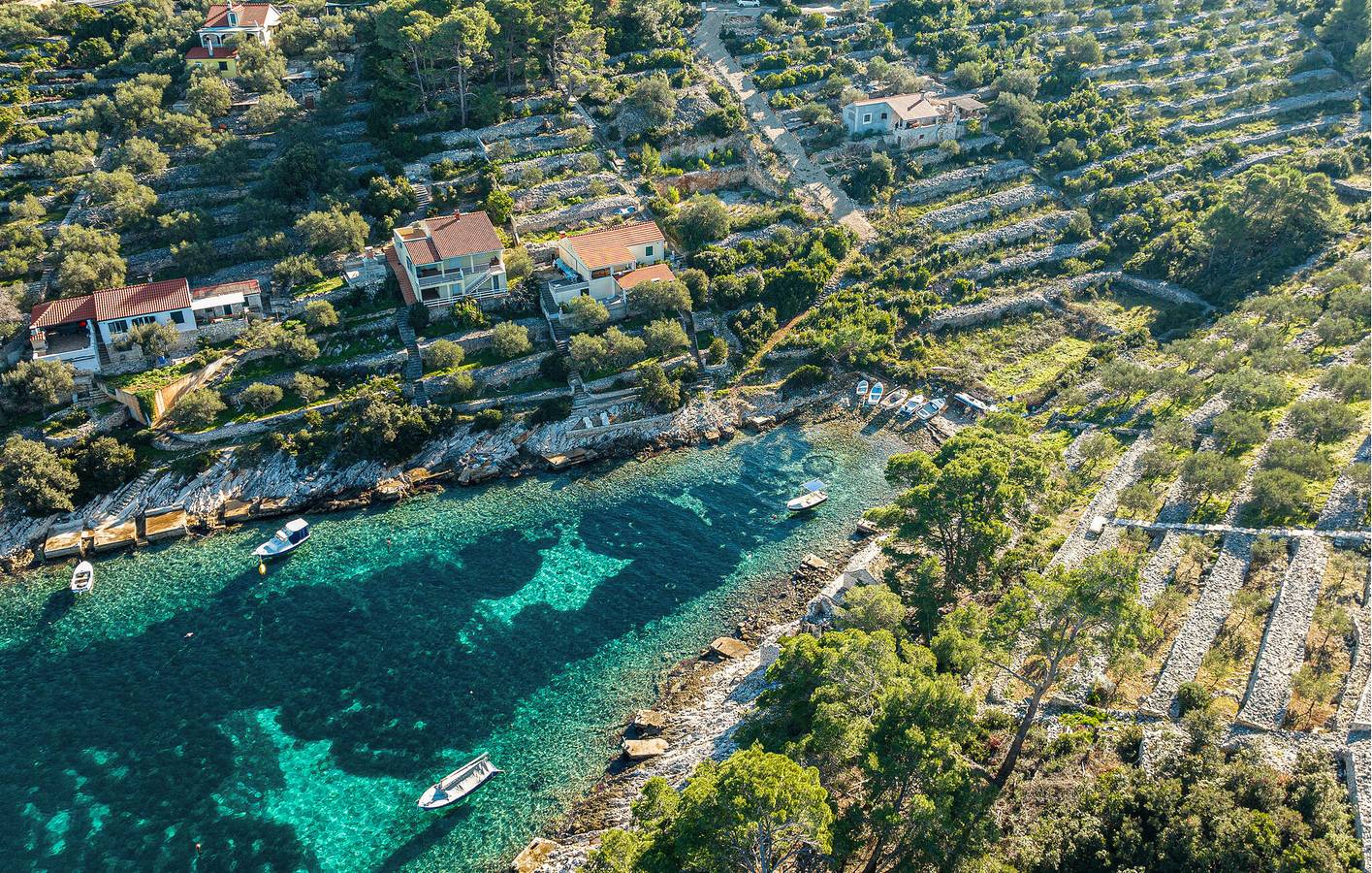 Gemütliche Ferienwohnung mit Terrasse, 2,5 km vom Strand entfernt und mit moderner Ausstattung in Vela Luka, Korcula