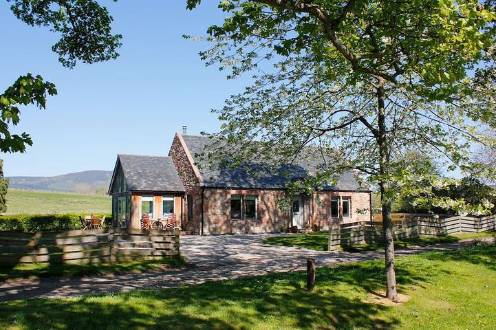 Cottage for 2 people, with sauna and garden as well as terrace in Scotland