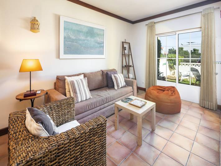 Ferienhaus für 4 Personen, mit Balkon und Garten sowie Pool, kinderfreundlich in Lagoa