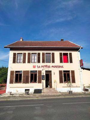 Gîte pour 3 personnes, avec terrasse à Lorquin