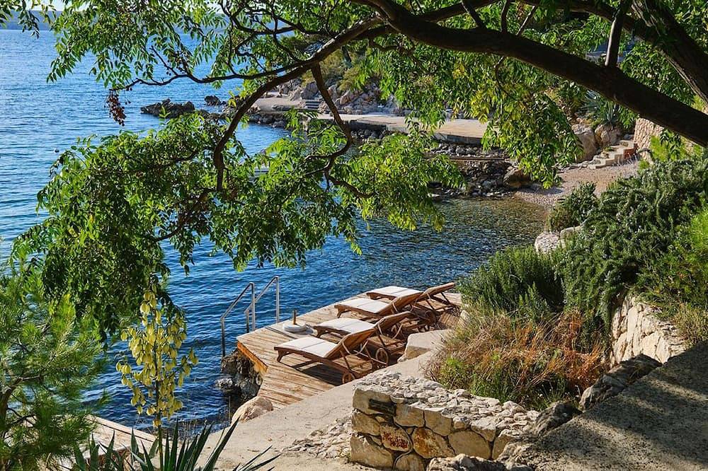 Villa Hemingway beachfront by Villas Guide in Lukovo Šugarje, Velebit Nature Park