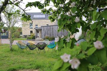 Gîte pour 12 personnes, avec jardin à Feuguerolles-Bully