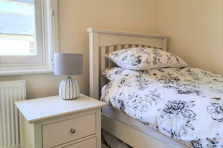 Tranquil cottage with outside terrace and undercover parking in Eastbourne, Sussex Oriental