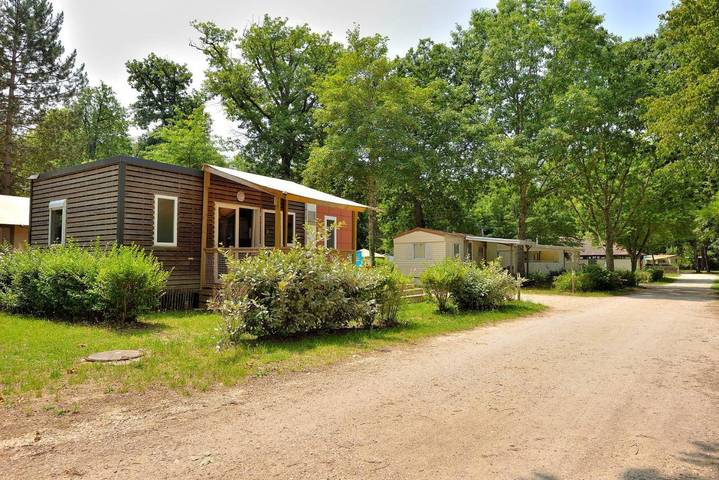 Camping pour 2 personnes, avec terrasse et jardin ainsi que vue et piscine, animaux acceptés dans Centre-Val de Loire - 4
