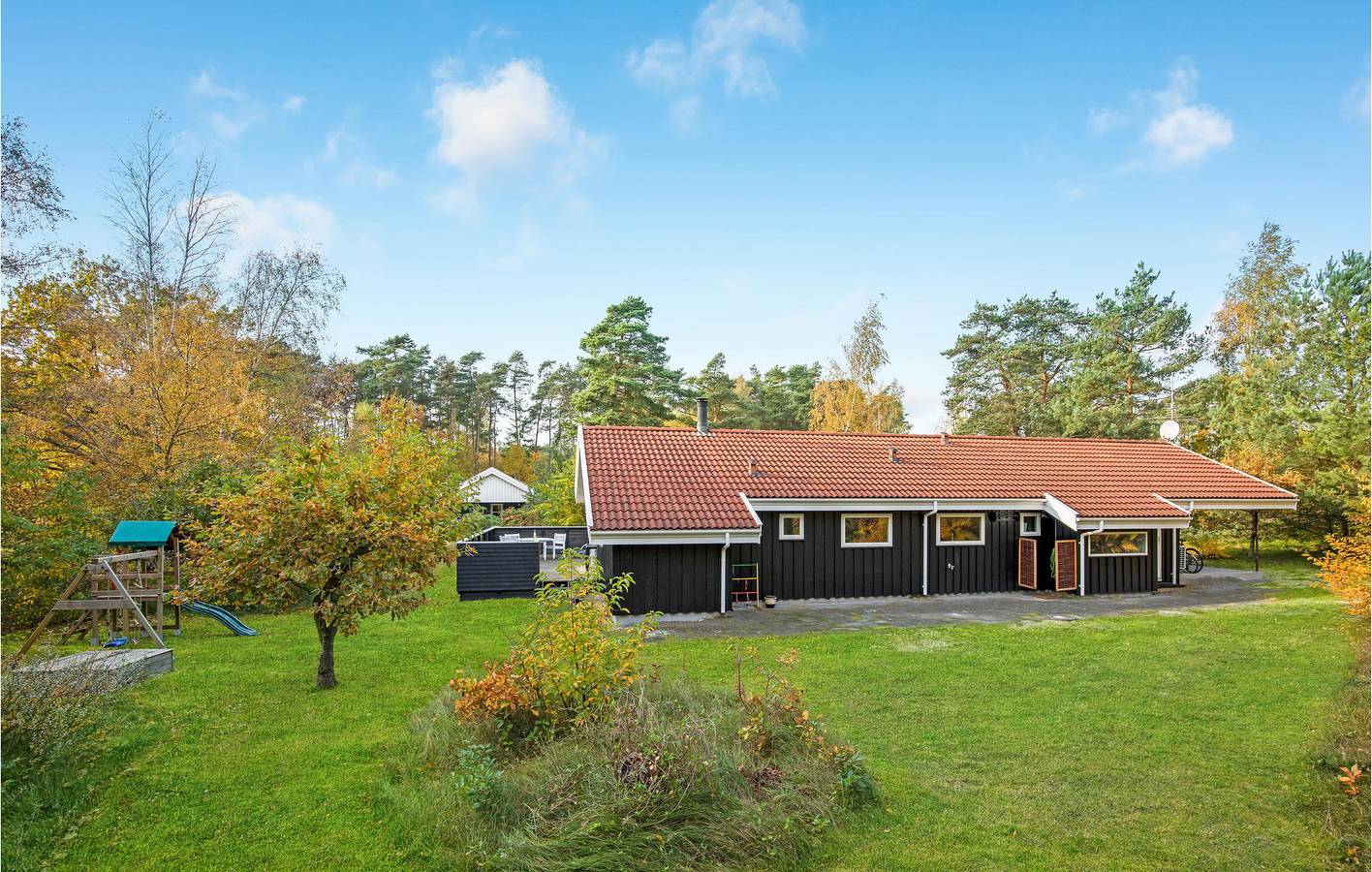 Vacation house for 8 people with yard in Vestre Sømark, Pedersker