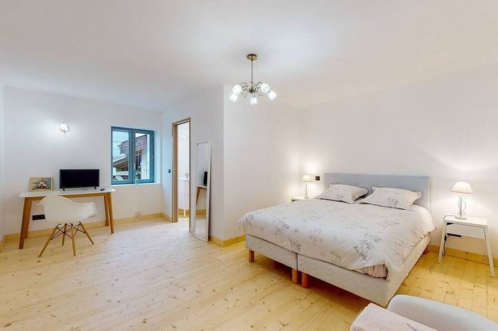 Location de vacances pour 14 personnes, avec jardin à Civrieux (Ain) - 2
