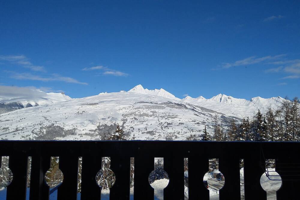 Entire apartment, Studio center resort beautiful view Les Coches La Plagne Paradiski in La Plagne, Bellentre