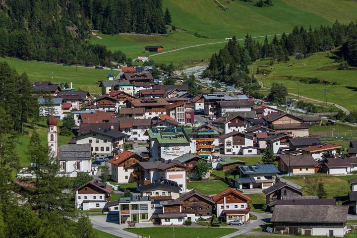 Gîte pour 8 personnes, avec vue ainsi que sauna et balcon, adapté aux familles dans Gries - 2