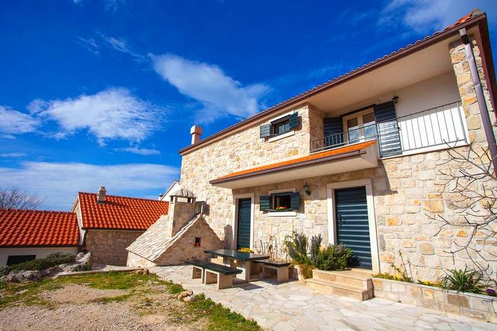 Ferienhaus für 5 Personen, mit Pool und Garten in Tucepi