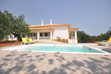 Villa for 6 People in Quarteira, Faro District, Photo 1