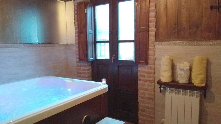 Casa rural para 8 personas, con balcón y jacuzzi en Comarca de Oriente - 3