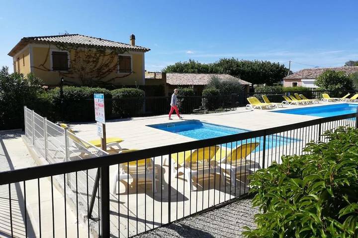 Apartamento de vacaciones para 2 personas, con jardín además de terraza y piscina - 1