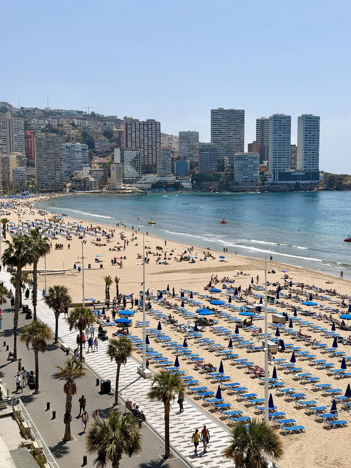 Entire apartment, Beachfront Apartment for 6,  3 Bathrooms, Levante Beach in Playa de Levante, Costa Blanca