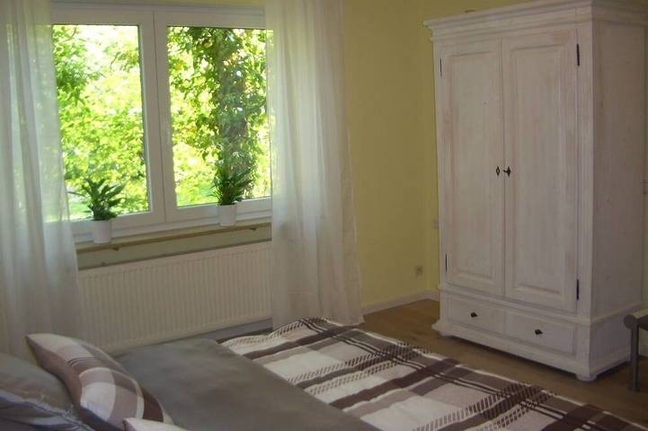 Ganze Wohnung, Keine Fewo - ein Zuhause ... ! Traumhafte Küche, Sommergarten und riesig groß! in Gunzenhausen, Fränkisches Seenland