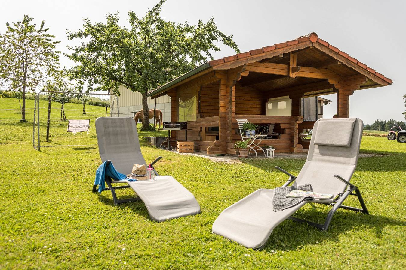 Ganze Wohnung, Ferienwohnung 1 auf dem Bauernhof "Wagenberg" mit Bergblick, Wlan & Garten in Deggenhausertal, Region Bodensee-Oberschwaben