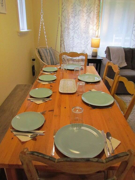 Cozy and Fresh Cottage, walk to the beach in minutes! in Sauble Beach, Huronsee (Kanada)